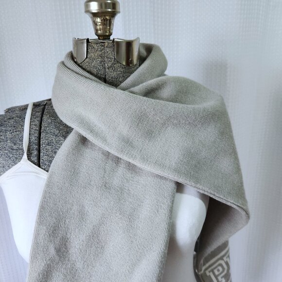 Victoria's Secret Pink Fashion Scarf Thick Warm Knit with Fringes Grey and White - Picture 4 of 7